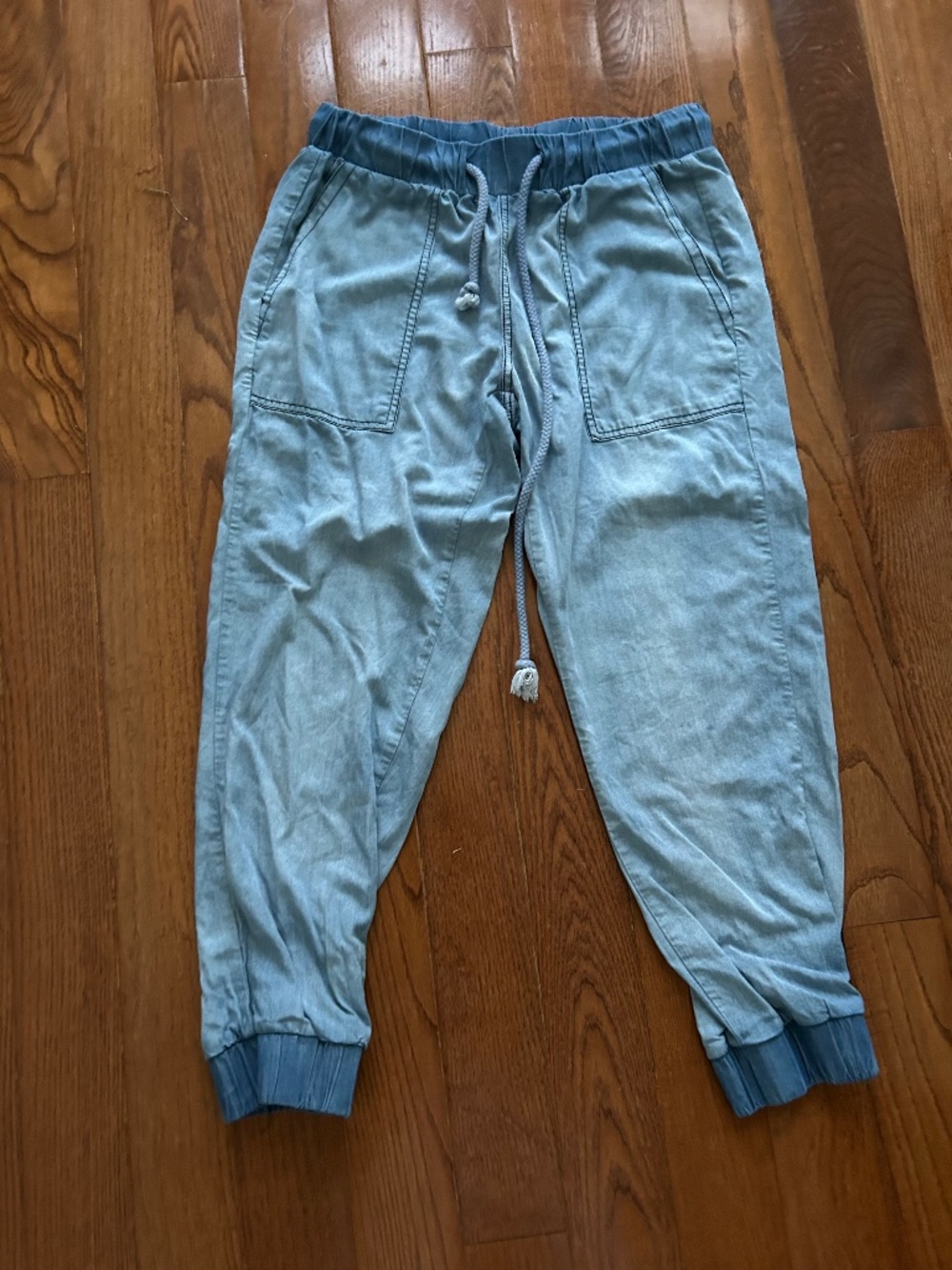 Signatures women's M joggers